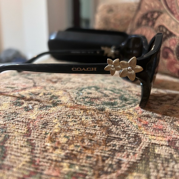 Coach Integration Flower Sunglasses - Picture 6 of 9
